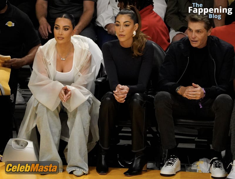 Kim Kardashian Flaunts Her Sexy Cleavage At The Nba Playoffs In La Photo Gallery photo 2