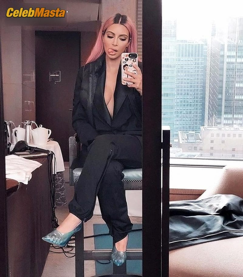 Kim Kardashian And Sexy Photos Collection Showing Her Hot Curves And Tits photo 4