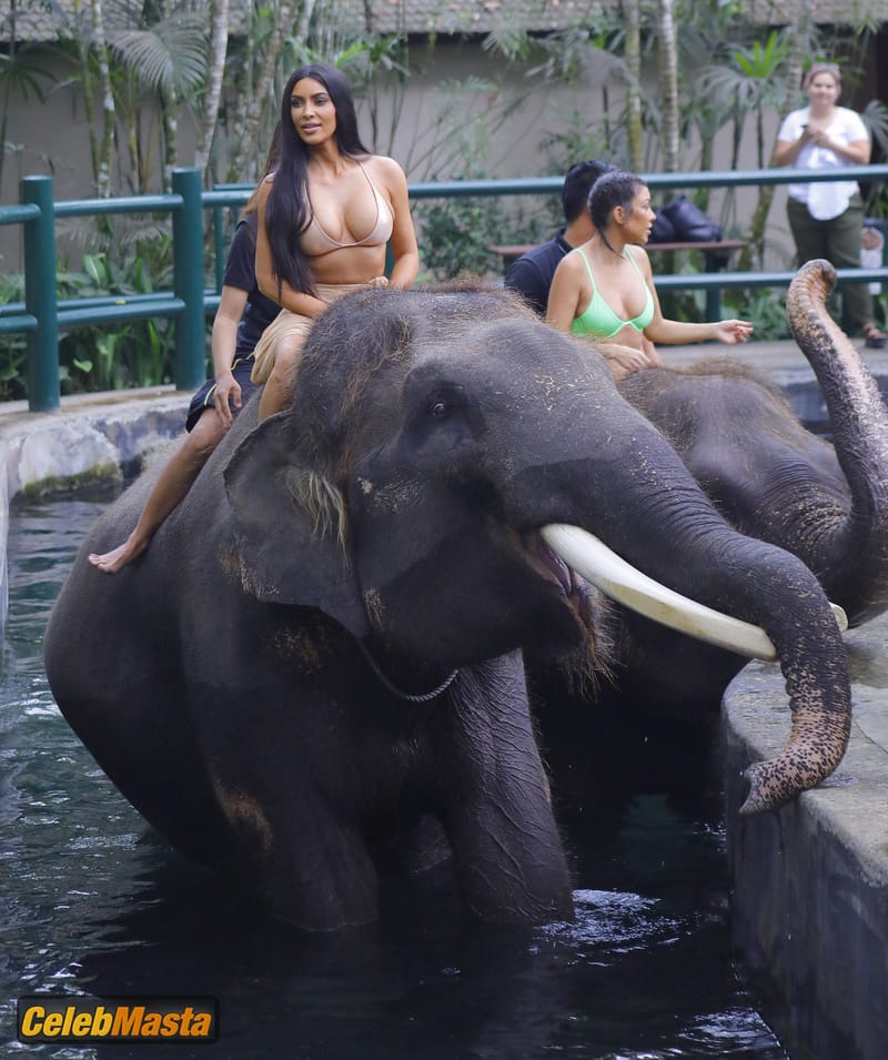 Kim Kardashian Sexy in A Bikini During Vacation in Bali indonesia Photo Gallery photo 3