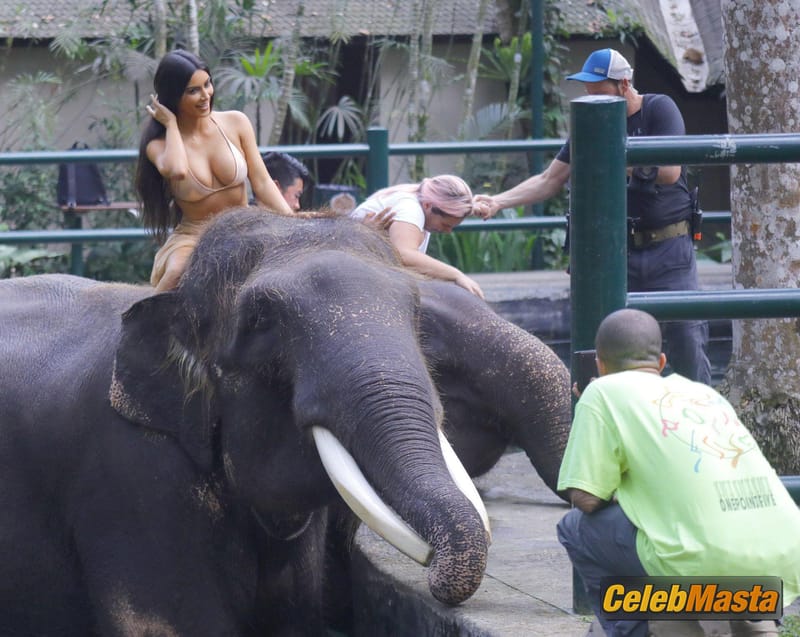 Kim Kardashian Sexy in A Bikini During Vacation in Bali indonesia Photo Gallery photo 4