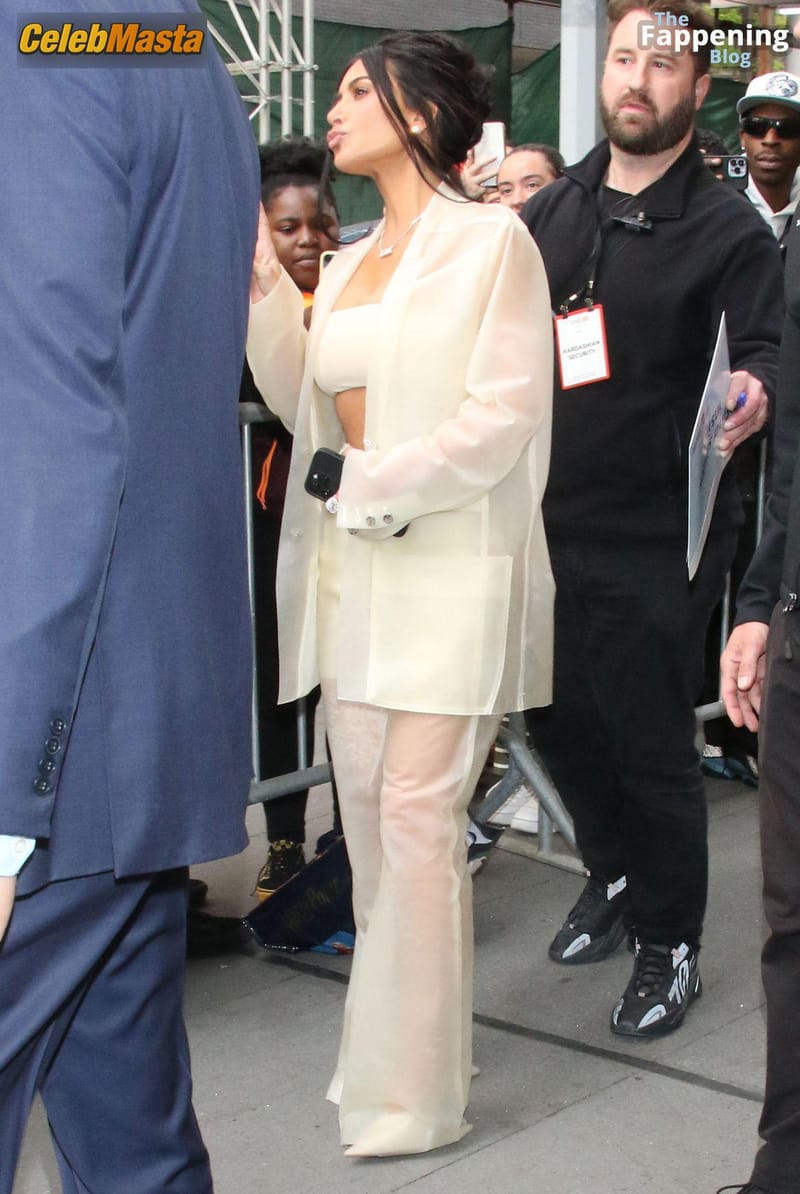 Kim Kardashian Flaunts Her Sexy Boobs In New York City Photo Gallery photo 2