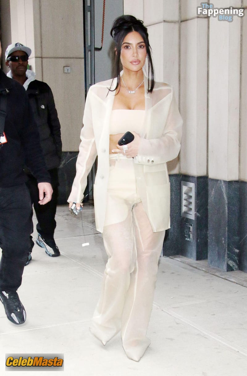Kim Kardashian Flaunts Her Sexy Boobs In New York City Photo Gallery photo 4