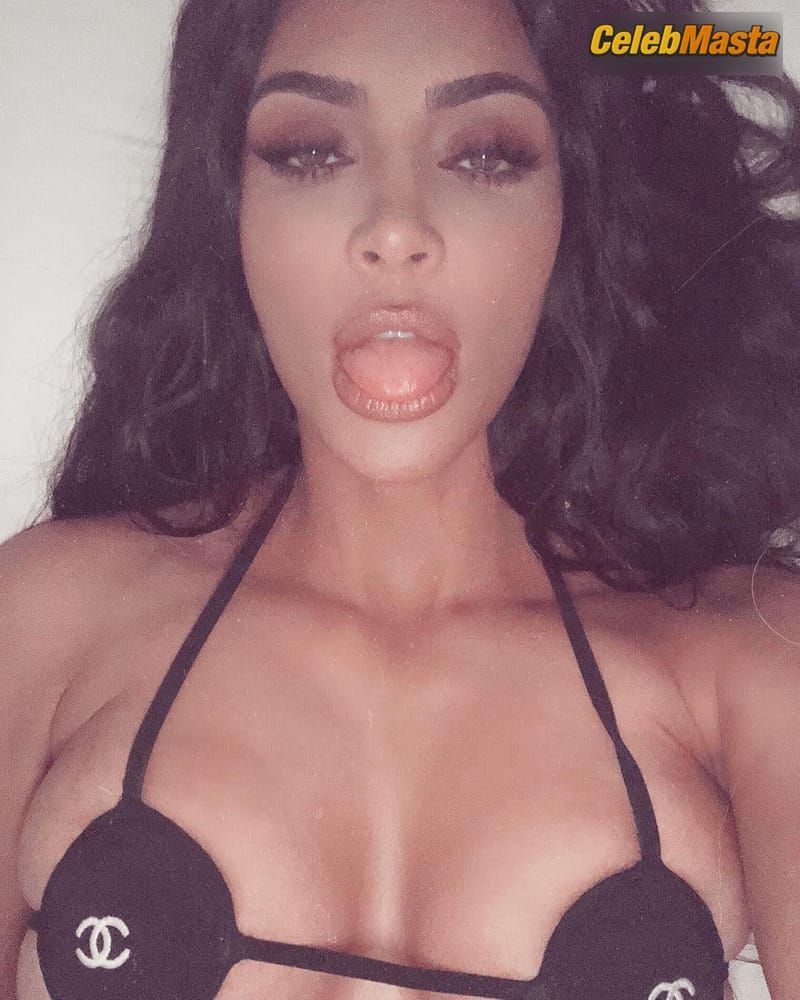 Kim Kardashian Sexy & Hot Photos photo 2