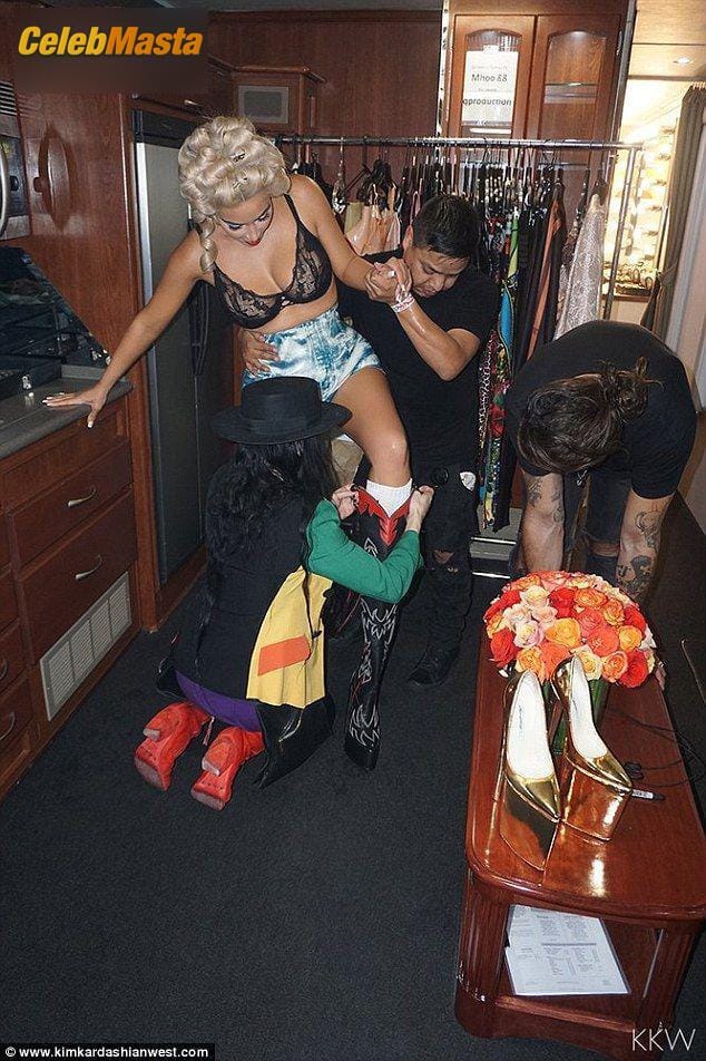 Kim Kardashian Sexy & Topless in Fitting Room Photo Gallery photo 2