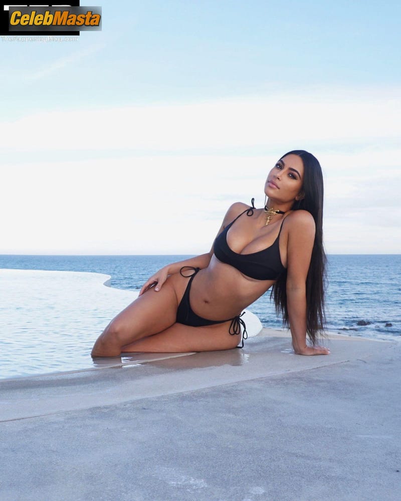 Kim Kardashian And Sexy Photos Collection Showcasing Her Bare Tits And Pussy photo 3