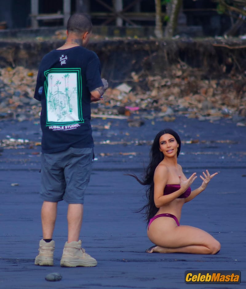 Kim Kardashian Sexy On the Beach in Bali Photo Gallery photo 2