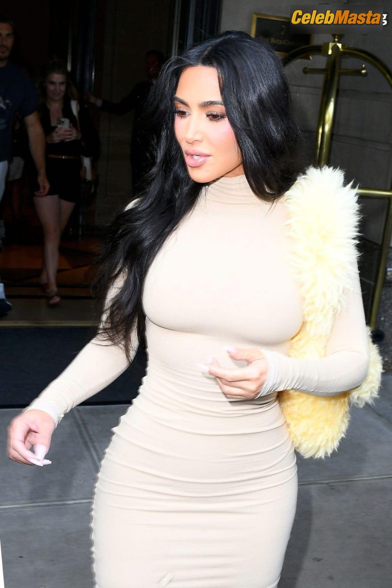Kim Kardashian Sexy Flaunts Her Stunning Figure In New York City Photo Gallery photo 2