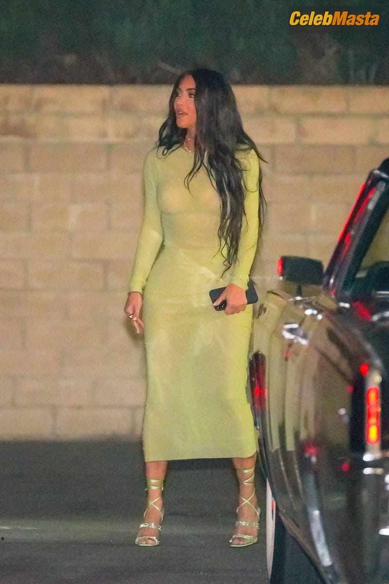 Kim Kardashian Sexy Enjoys A Ladies Night With Kourtney After Filing for Divorce in Beverly Hills Photo Gallery photo 4