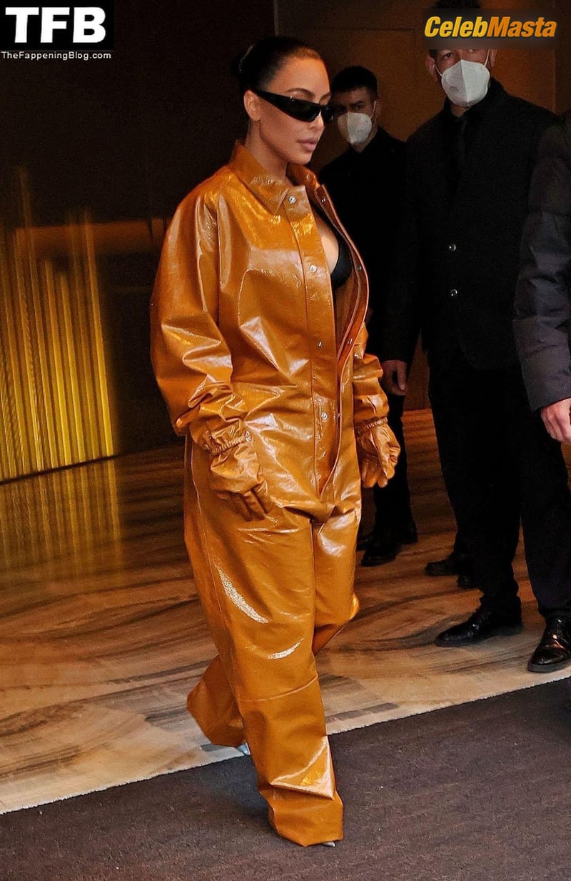Kim Kardashian Sexy Seen Showing Off Her Hot Cleavage During The Milan Fashion Week Photo Gallery photo 2