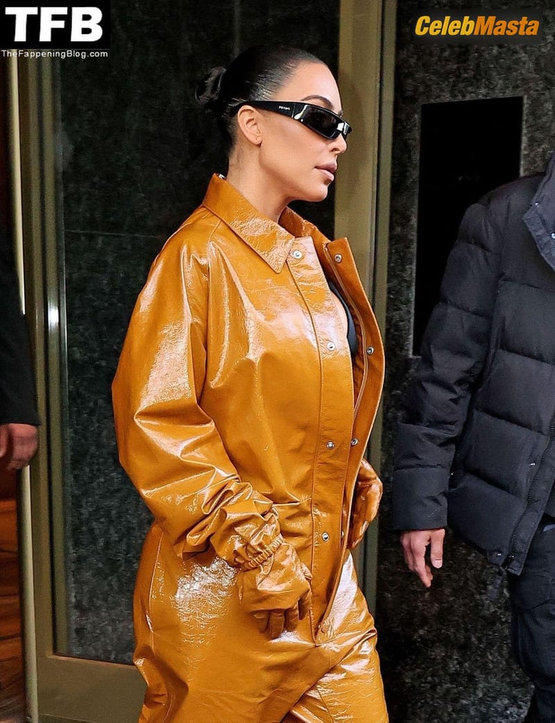 Kim Kardashian Sexy Seen Showing Off Her Hot Cleavage During The Milan Fashion Week Photo Gallery photo 3