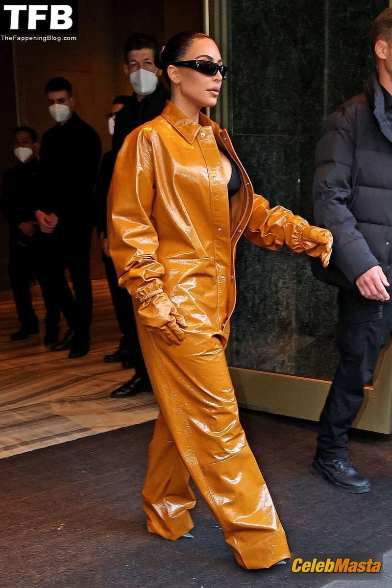 Kim Kardashian Sexy Seen Showing Off Her Hot Cleavage During The Milan Fashion Week Photo Gallery photo 4
