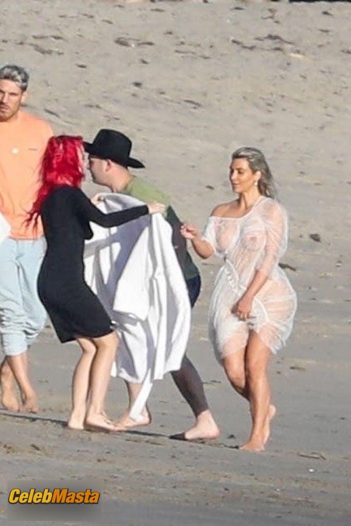 Kim Kardashian Sexy On the Beach in Malibu Photo Gallery photo 2