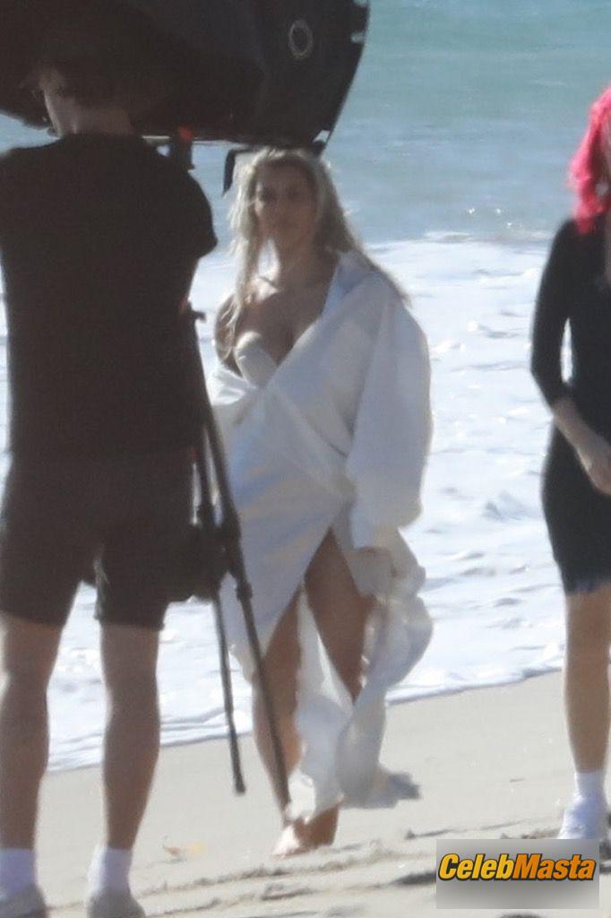 Kim Kardashian Sexy On the Beach in Malibu Photo Gallery photo 3