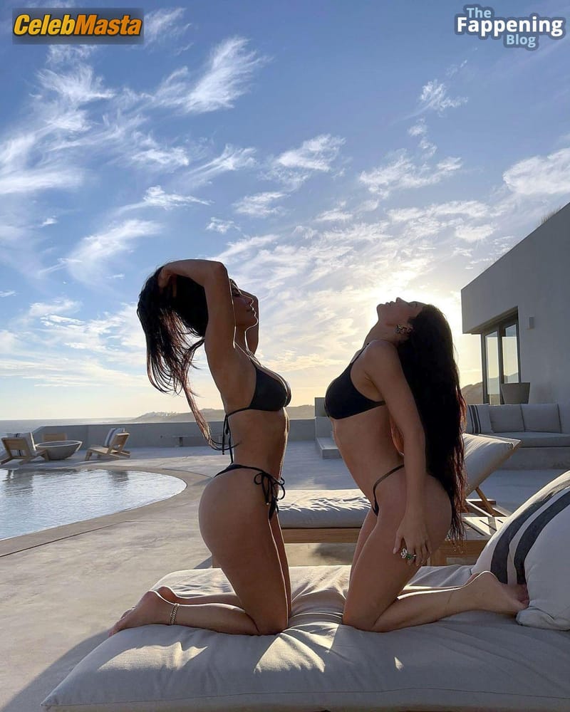Kim Kardashian Sexy Seen with Kylie Jenner Shows Off Her Hot Figure Wearing an Alluring Black Bikini in Los Angeles Photo Gallery photo 3