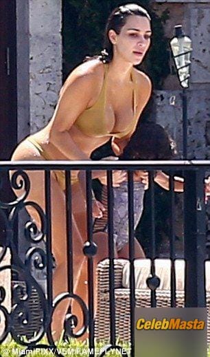 Kim Kardashian Sexy Great Boobs And Butt in in Miami Pool Photo Gallery photo 2