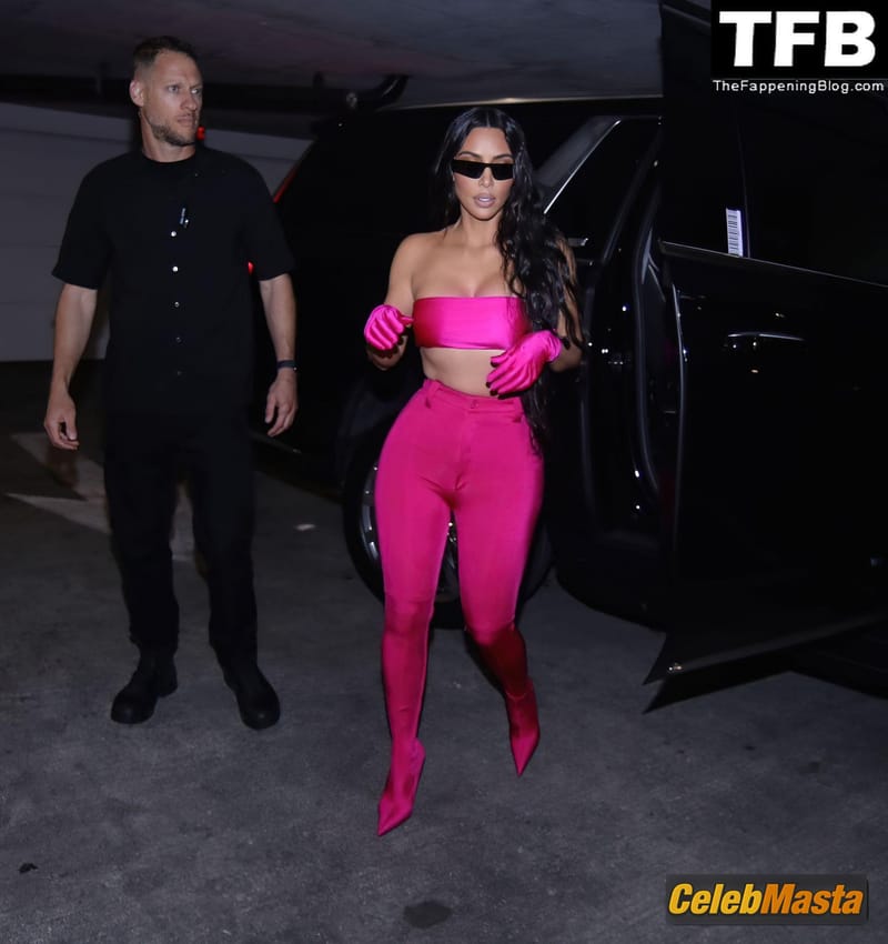 Kim Kardashian Sexy Seen Flaunting Her Hot Curves In A Crop Top And Tight Pants in Miami Photo Gallery photo 1