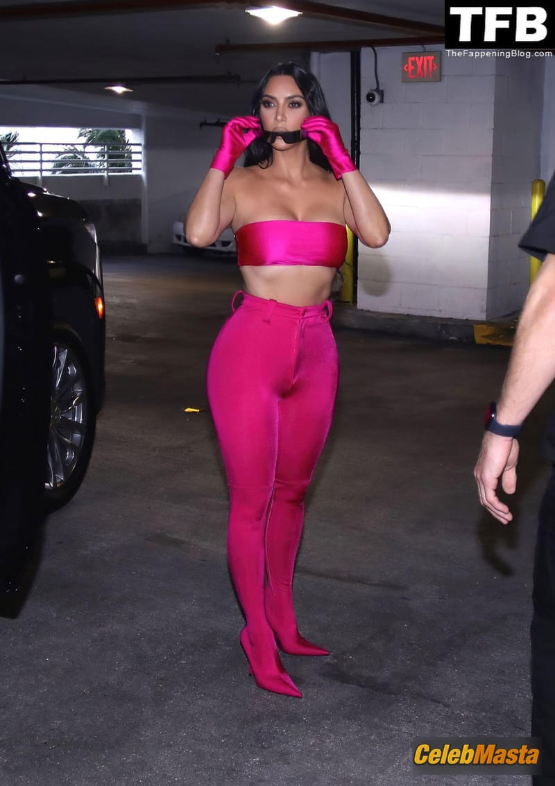 Kim Kardashian Sexy Seen Flaunting Her Hot Curves In A Crop Top And Tight Pants in Miami Photo Gallery photo 2