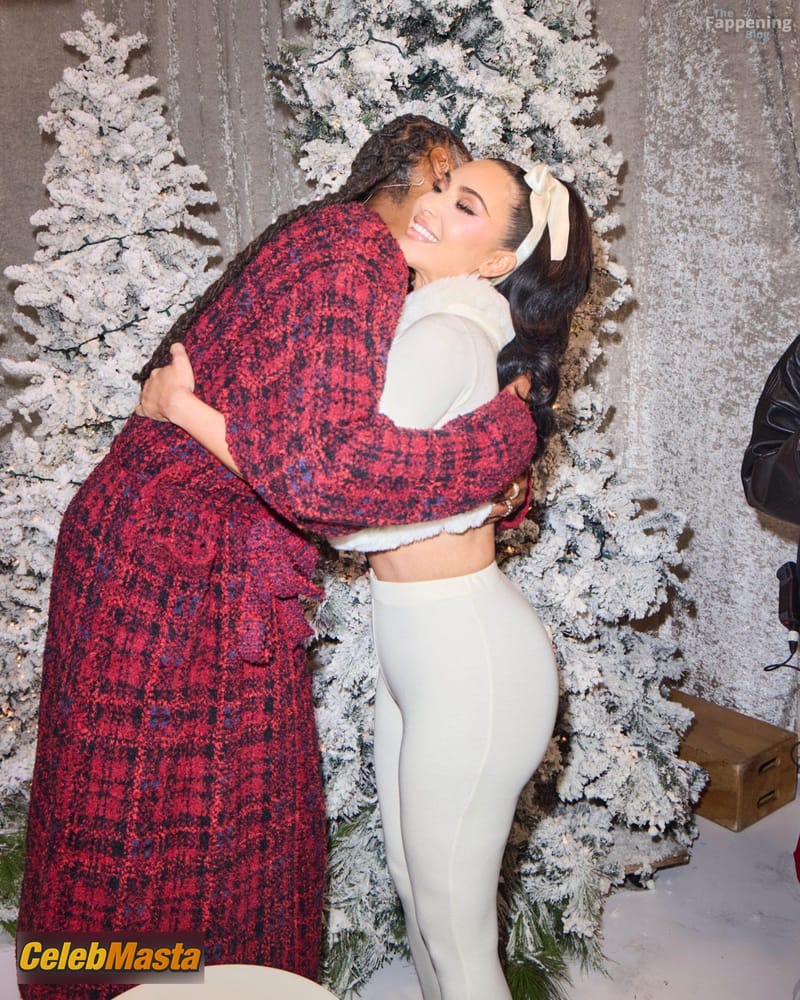 Kim Kardashian Sexy Shows Off Her Hot Assets In A Christmas Event Photo Gallery photo 4