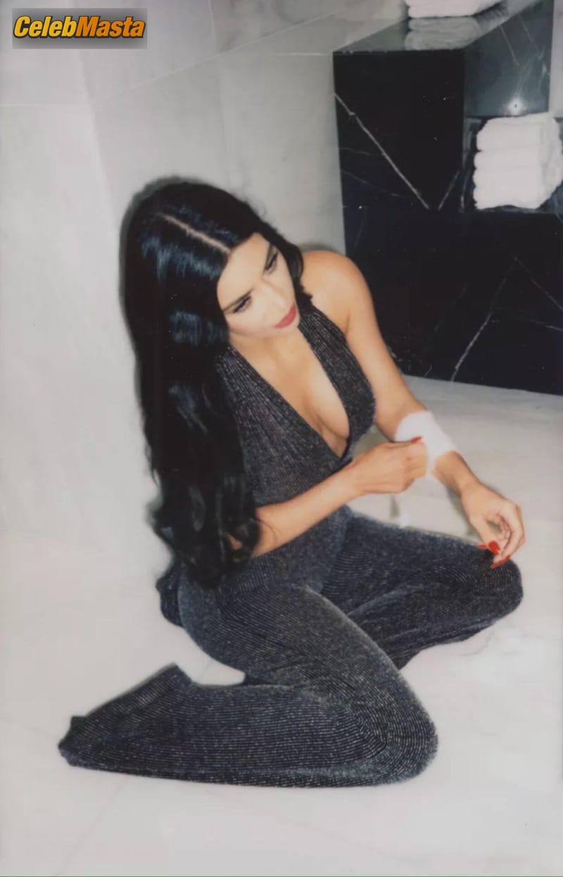 Kim Kardashian Sexy From A Photoshoot for Vogue Mexico photo 4