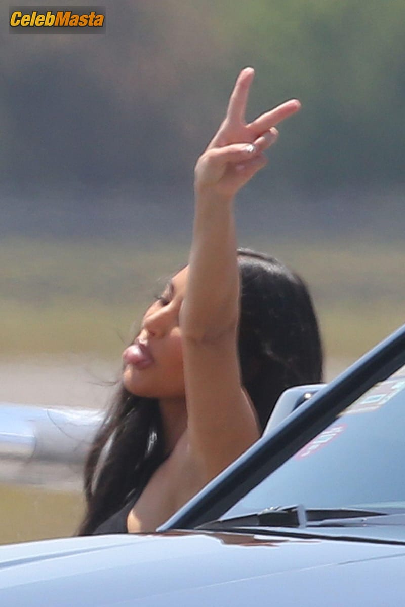 Kim Kardashian Sexy Seen At Adult Toy Store In Miami Photo Gallery photo 3