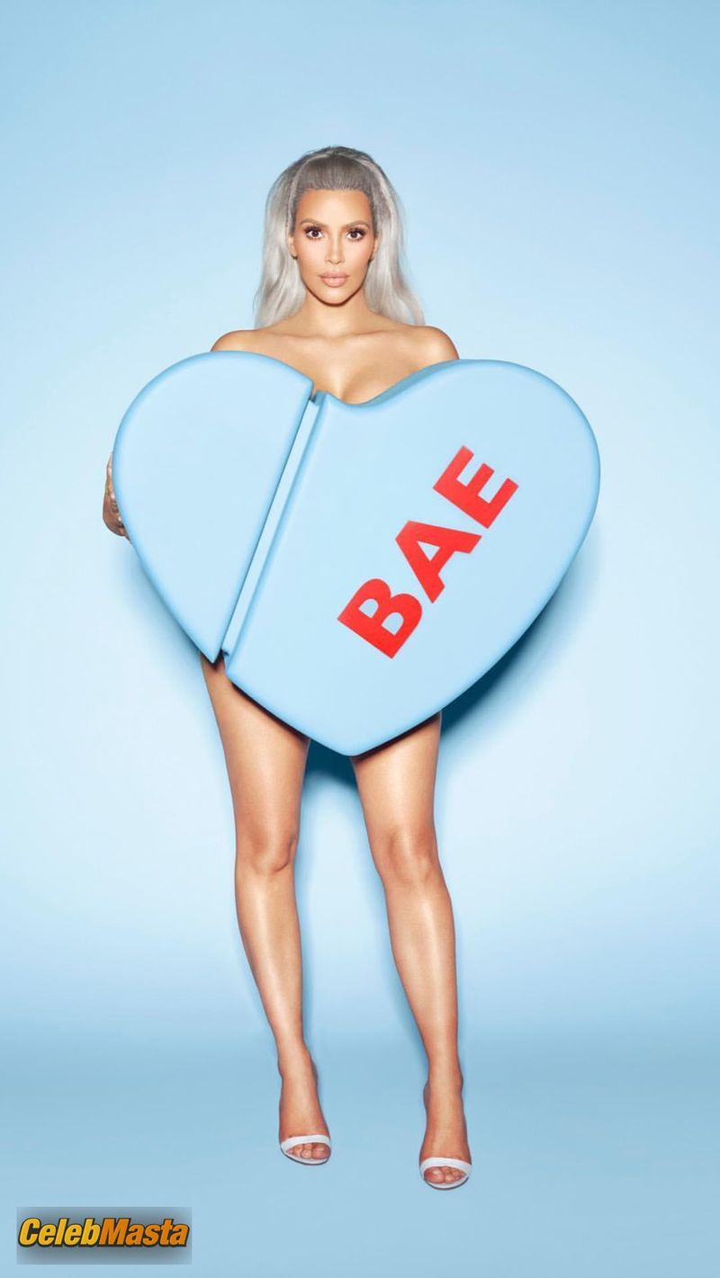 Kim Kardashian Sexy Photos with a heart photo 3