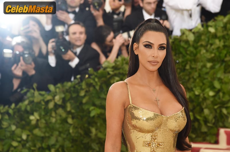 Kim Kardashian Sexy Photos in her Golden Dress photo 1