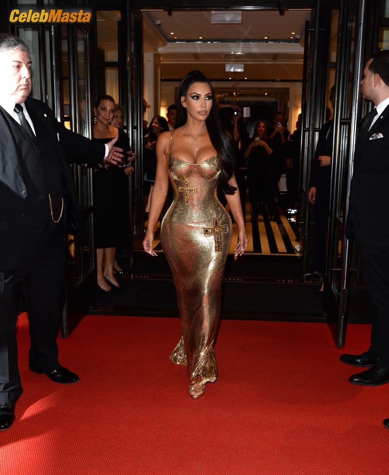Kim Kardashian Sexy Photos in her Golden Dress photo 3