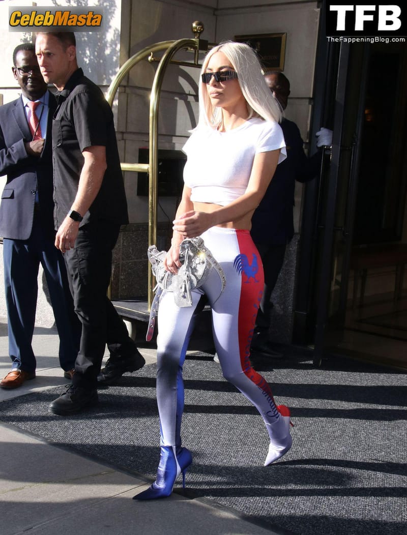 Kim Kardashian Sexy Seen Showing Off Her Hot Curves And Tits In A White Crop Top At A Hotel in NYC Photo Gallery photo 4