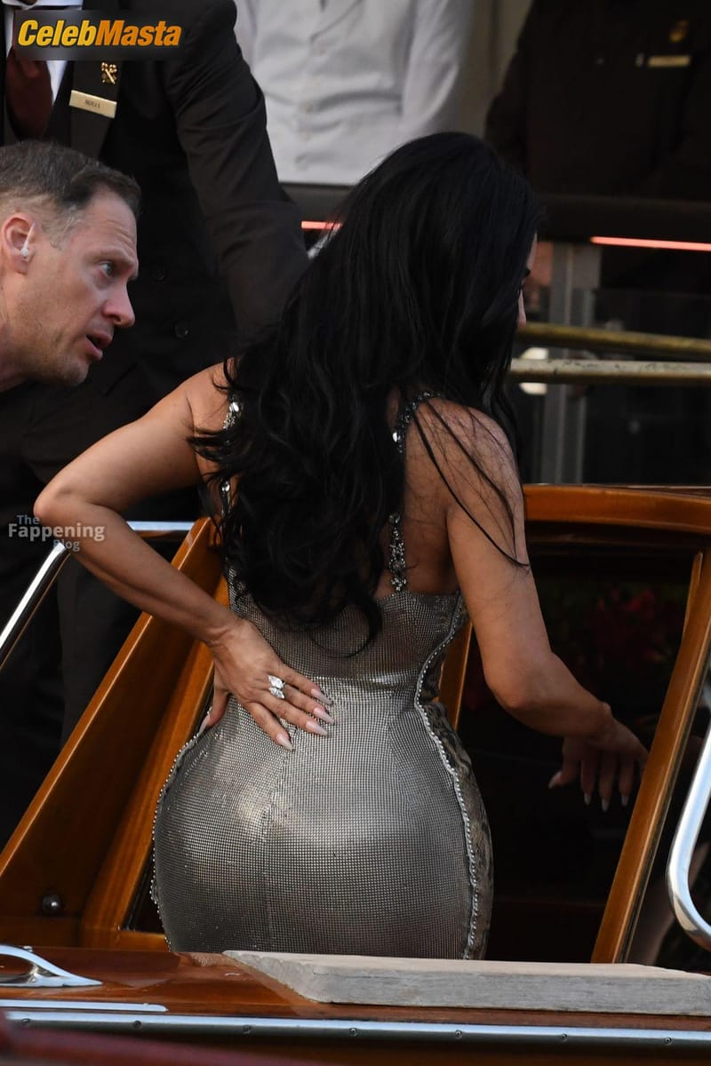 Kim Kardashian Sexy Seen Flaunting Her Big Boobs In A Hot Tight Dress At Jeff Bezos & Lauren Sanchez’s Wedding In Venice Photo Gallery photo 1