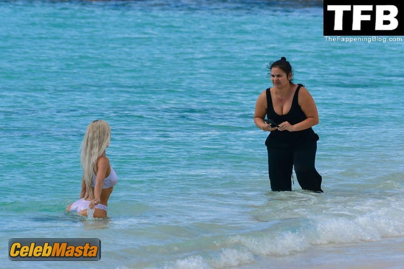 Kim Kardashian Sexy Seen Showing Off Her Hot Figure In A White Bikini At The Beach In Turks and Caicos Photo Gallery photo 2