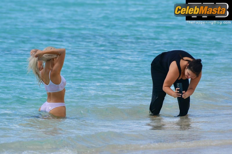 Kim Kardashian Sexy Seen Showing Off Her Hot Figure In A White Bikini At The Beach In Turks and Caicos Photo Gallery photo 3