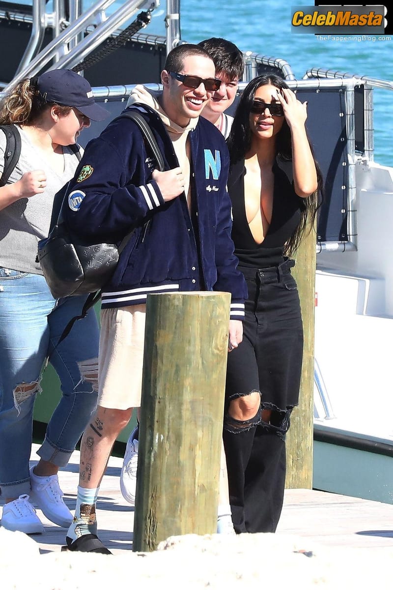 Kim Kardashian Sexy Seen Flaunting Her Hot Cleavage As She Arrives In The Bahamas Photo Gallery photo 3