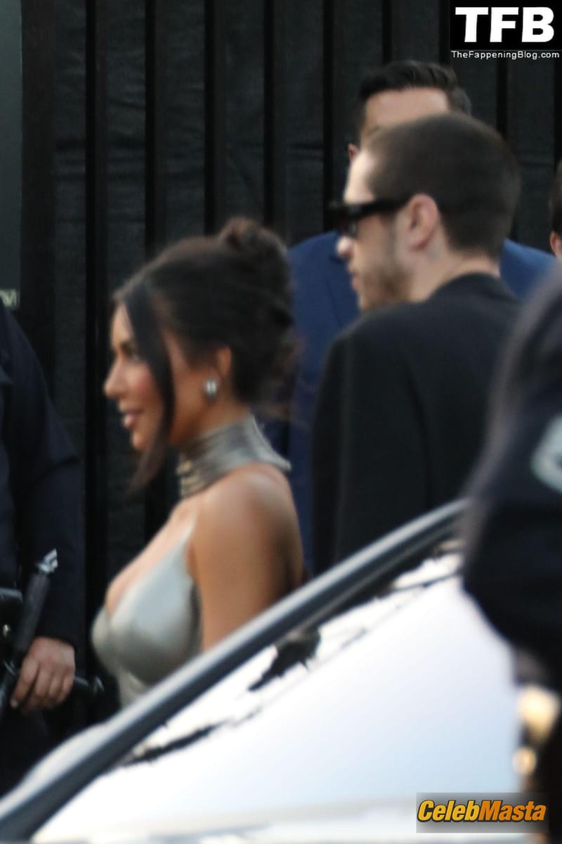 Kim Kardashian Sexy Seen Showing Off Her Hot Butt In A Tight Dress At The Hulu Kardashian Event in Hollywood Photo Gallery photo 4