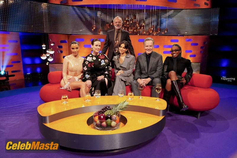 Kim Kardashian Sexy Flashes Her Hot Nipples On The Graham Norton Show In London Photo Gallery photo 2