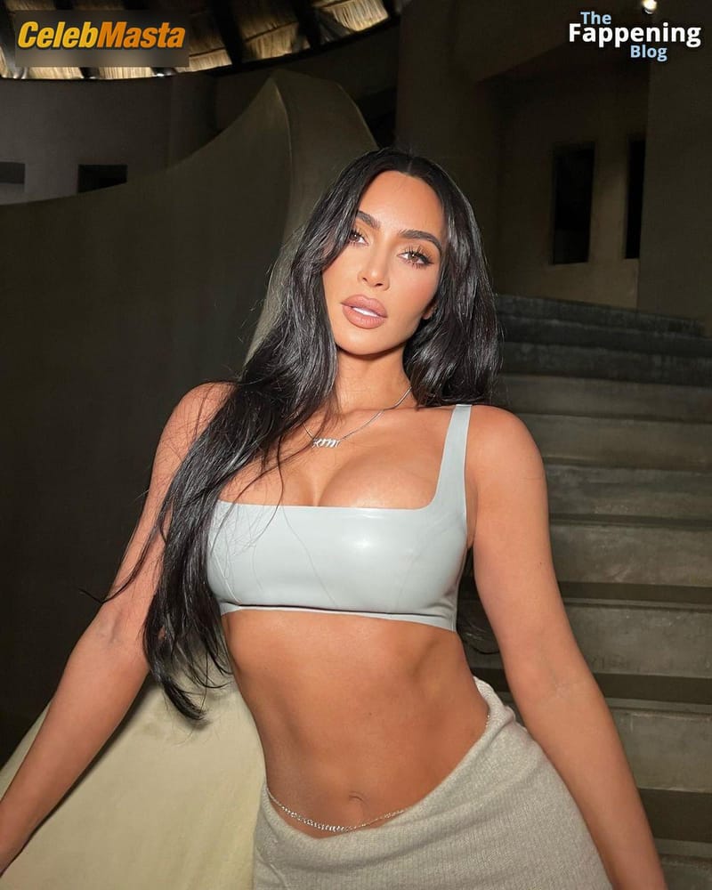 Kim Kardashian Sexy Flaunts Her Amazing Curves and Breasts Photo Gallery photo 4