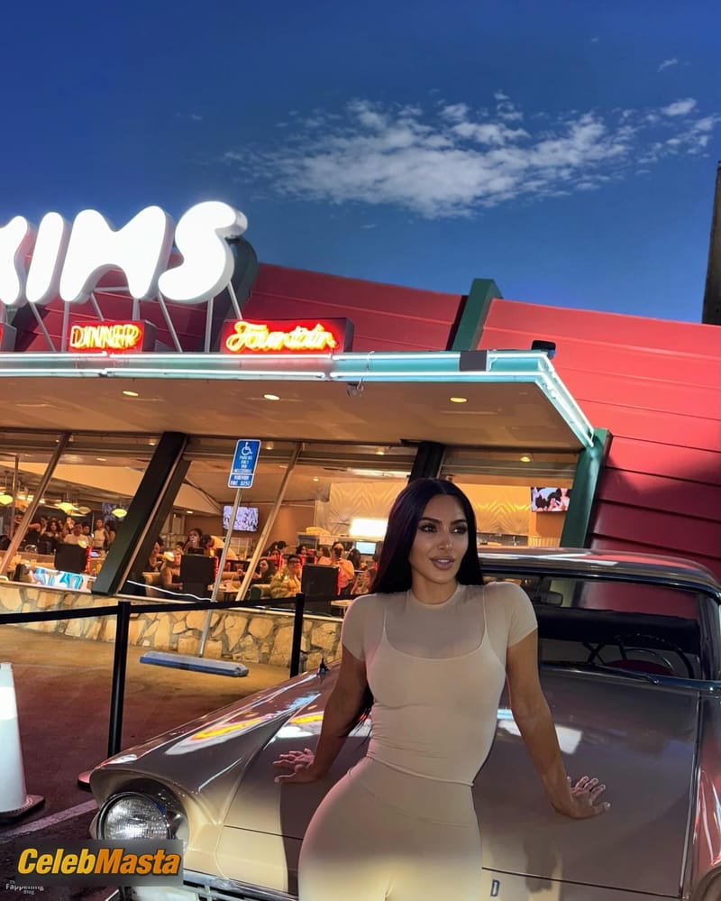 Kim Kardashian Sexy Flaunts Her Sultry Curves In A Hot Skims At Mels Diner In West Hollywood Photo Gallery photo 1