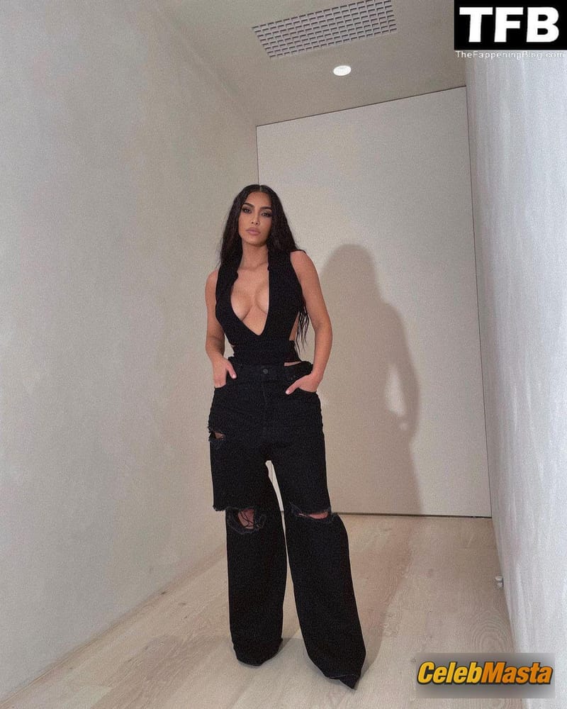 Kim Kardashian Sexy Poses Showing Off Her Big Boobs In A Social Media Photoshoot photo 2