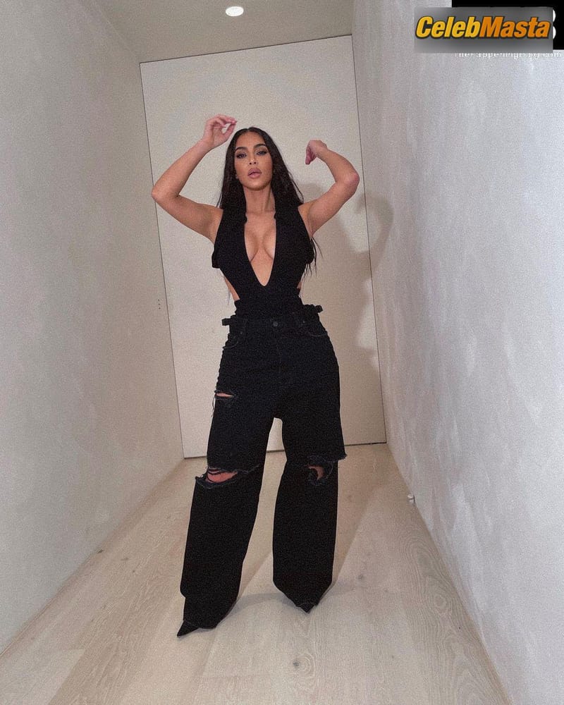 Kim Kardashian Sexy Poses Showing Off Her Big Boobs In A Social Media Photoshoot photo 3