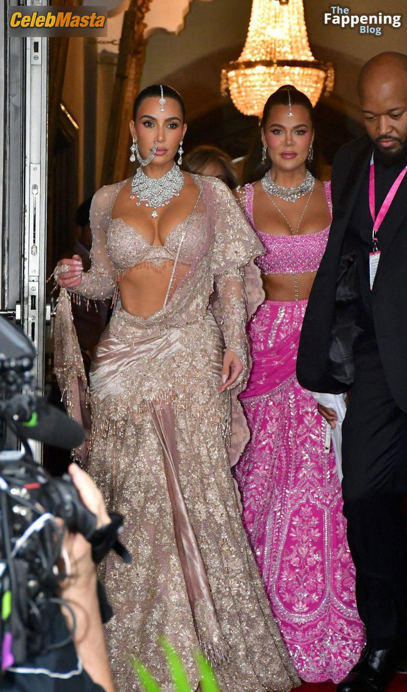 Kim Kardashian Sexy With Khloe Kardashian Flaunts Her Hot Cleavage At Anant Ambani’s Lavish Wedding In Mumbai Photo Gallery photo 1