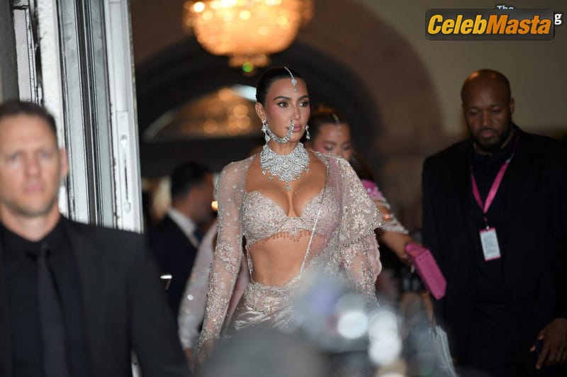 Kim Kardashian Sexy With Khloe Kardashian Flaunts Her Hot Cleavage At Anant Ambani’s Lavish Wedding In Mumbai Photo Gallery photo 4