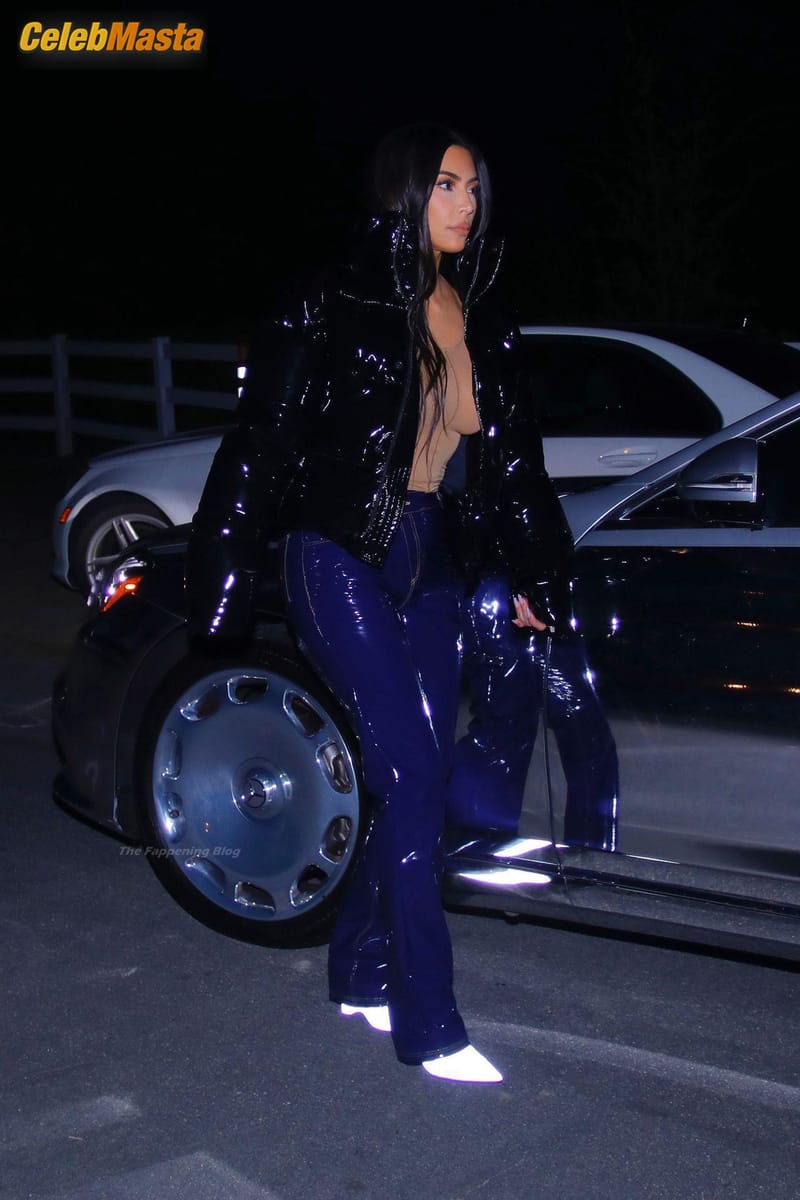 Kim Kardashian Sexy Seen Without Her Wedding Ring in LA Photo Gallery photo 4