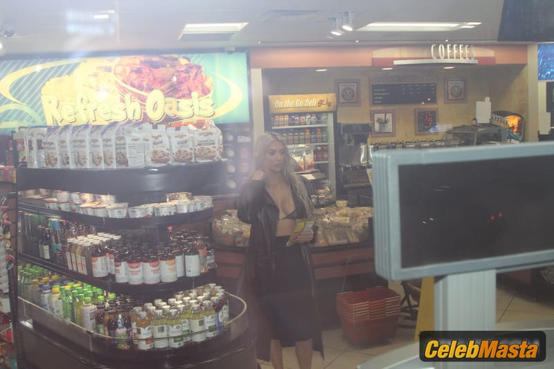 Kim Kardashian Sexy at a Gas Station in Brentwood Photo Gallery photo 3