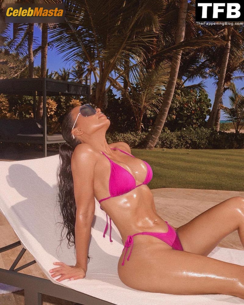 Kim Kardashian Sexy Poses Showing Off Her Hot Body In A Tiny Bikini In A Social Media Photoshoot photo 3