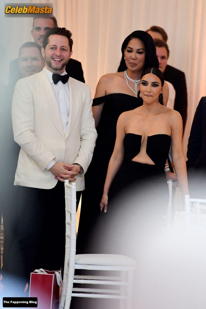 Kim Kardashian Sexy Seen Braless Flaunting Her Big Boobs at Paris Hiltons Wedding in Los Angeles Photo Gallery photo 3