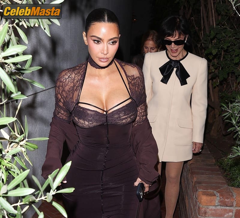 Kim Kardashian Sexy Seen Flaunting Her Hot Cleavage And Figure As She Arrives For Dinner At Spago Restaurant In Beverly Hills Photo Gallery photo 2