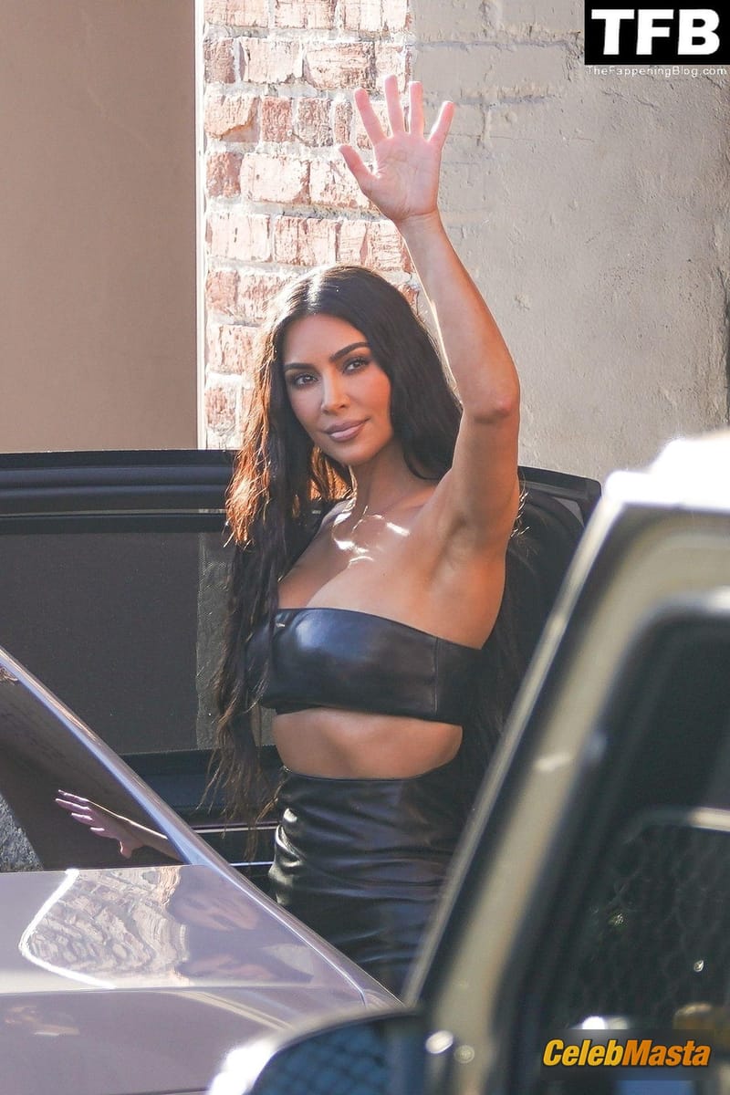 Kim Kardashian Sexy Seen Showing Off Her Hot Tits In A Crop Top Outside The Jimmy Kimmel Live In Hollywood Photo Gallery photo 2