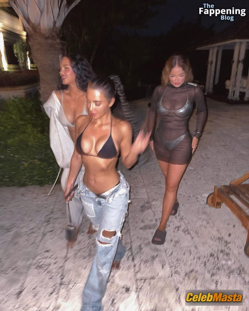 Kim Kardashian’s Sexy Vacay Bikini Pics photo 2