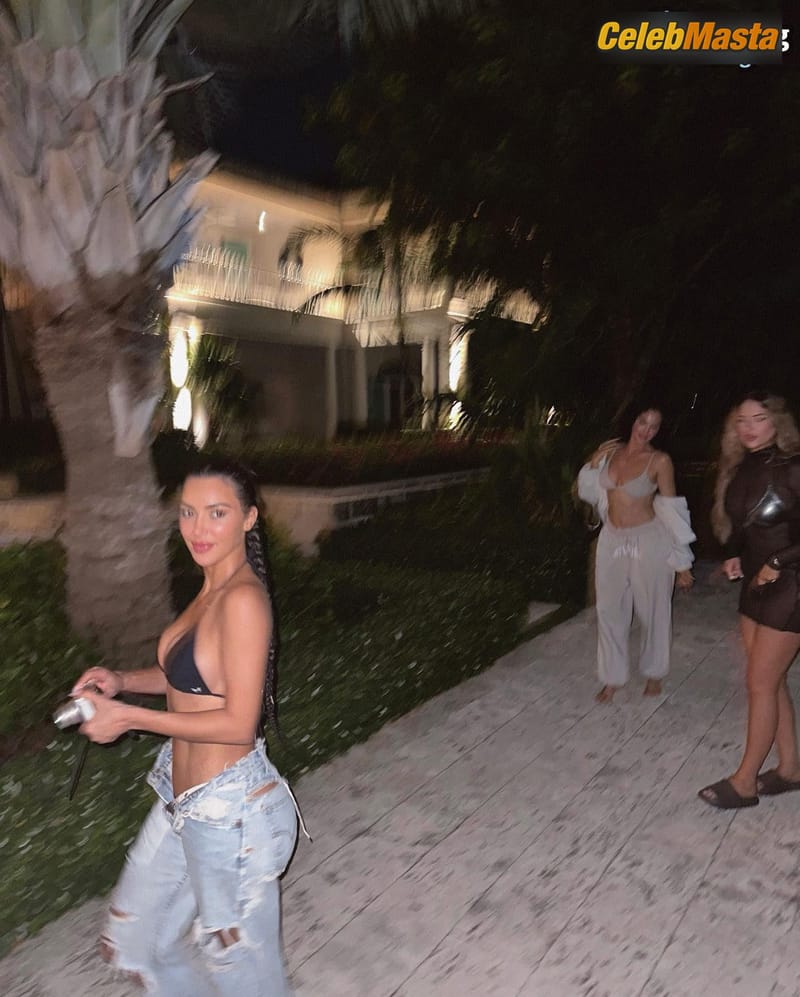 Kim Kardashian’s Sexy Vacay Bikini Pics photo 3
