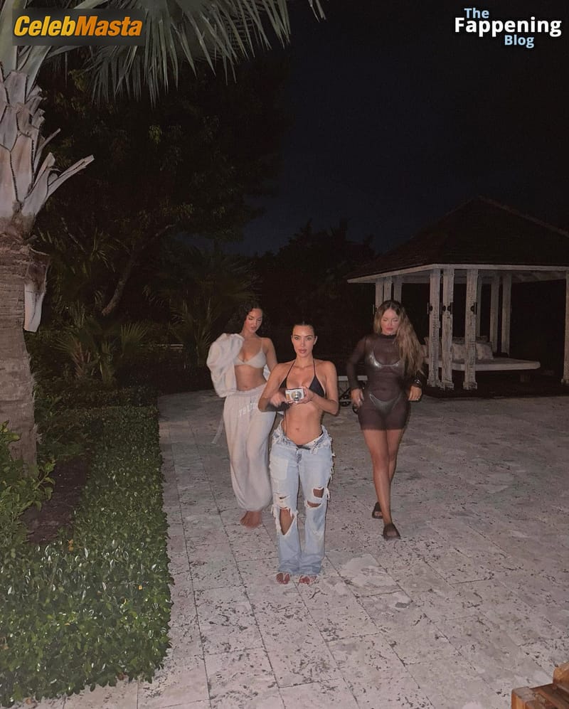 Kim Kardashian’s Sexy Vacay Bikini Pics photo 4