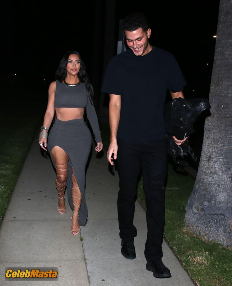 Kim Kardashian Sexy Seen in A Skintight Outfit In Beverly Hills Photo Gallery photo 2
